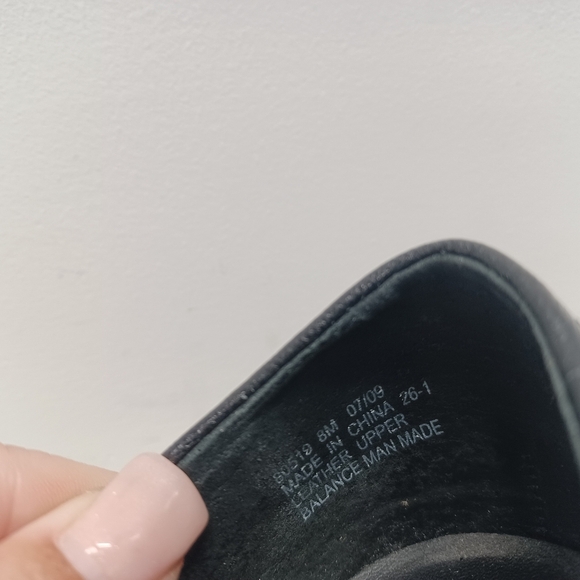 Clarks  Women's Size 8 - Picture 11 of 11